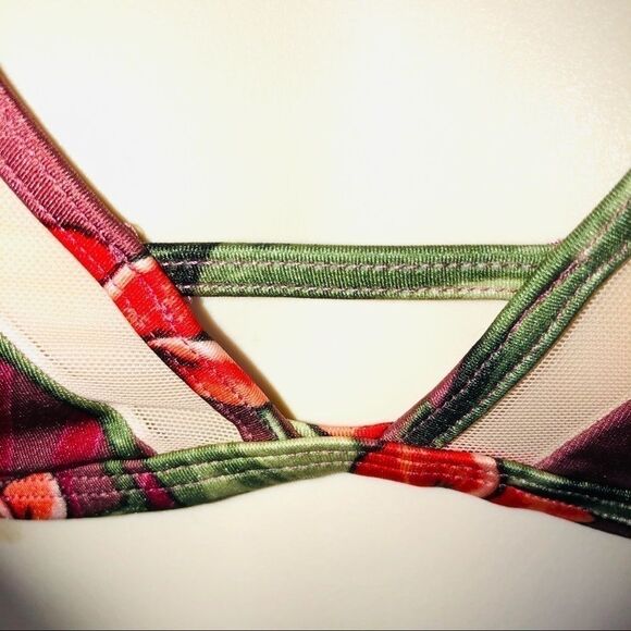 Victoria’s Secret tropical triangle bikini top sm - Picture 4 of 8